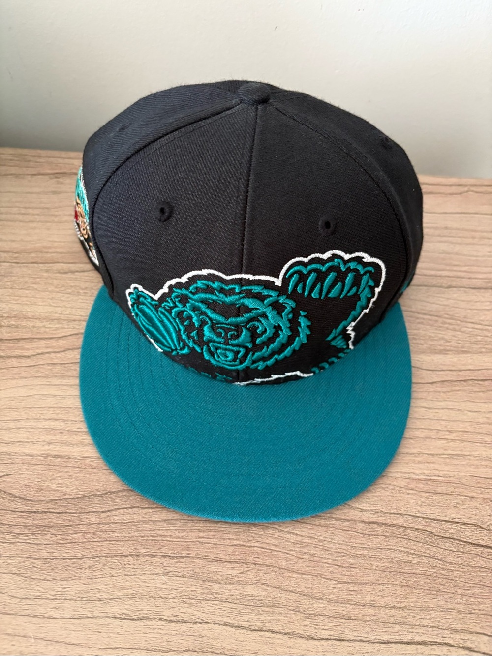 Vancouver Grizzlies vtg Black and Teal Bear Patch Snapback Hat